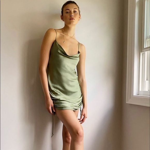 Aritzia Dresses & Skirts - Aritzia Wilfred free only ruched dress